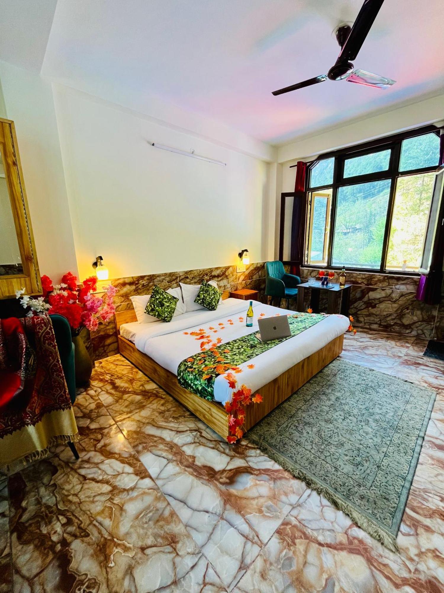 Hotel Pablo Escobar Kasol Exterior photo